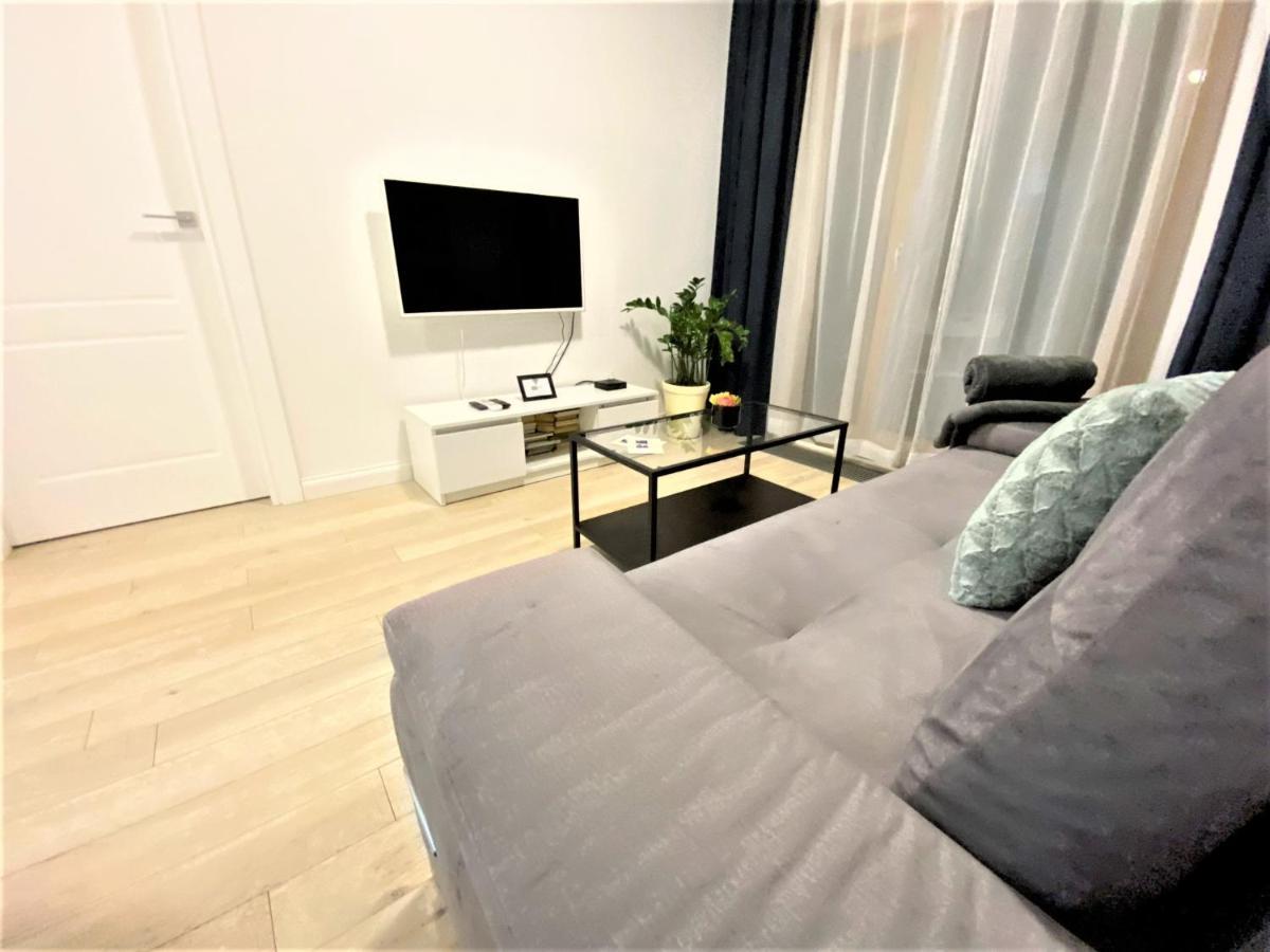 Lägenhet Exclusive 2br! In Center +netflix +gym