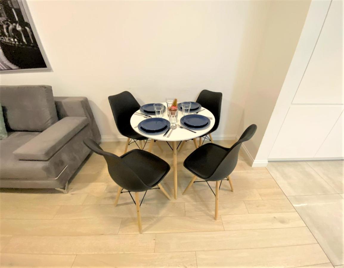 Lägenhet Exclusive 2br! In Center +netflix +gym